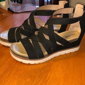 Maurices Size 7.5 Black Sandal